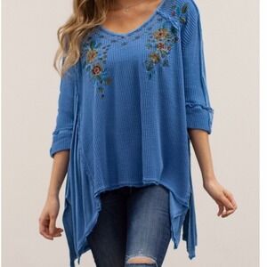 Caite Blue Waffle Knit Floral Embroidered Shark bite Hem Thermal Top XL j3